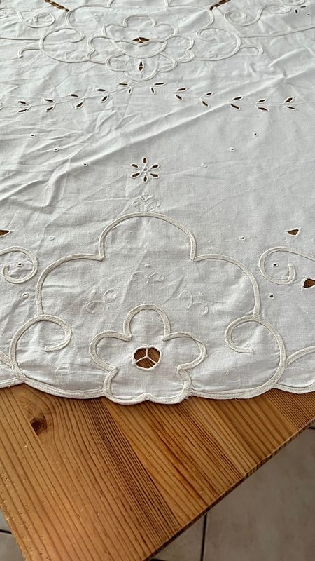 Obrus na okrągły stół