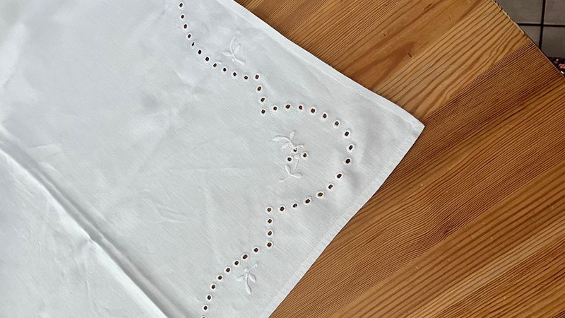 Obrus biały "świąteczny"