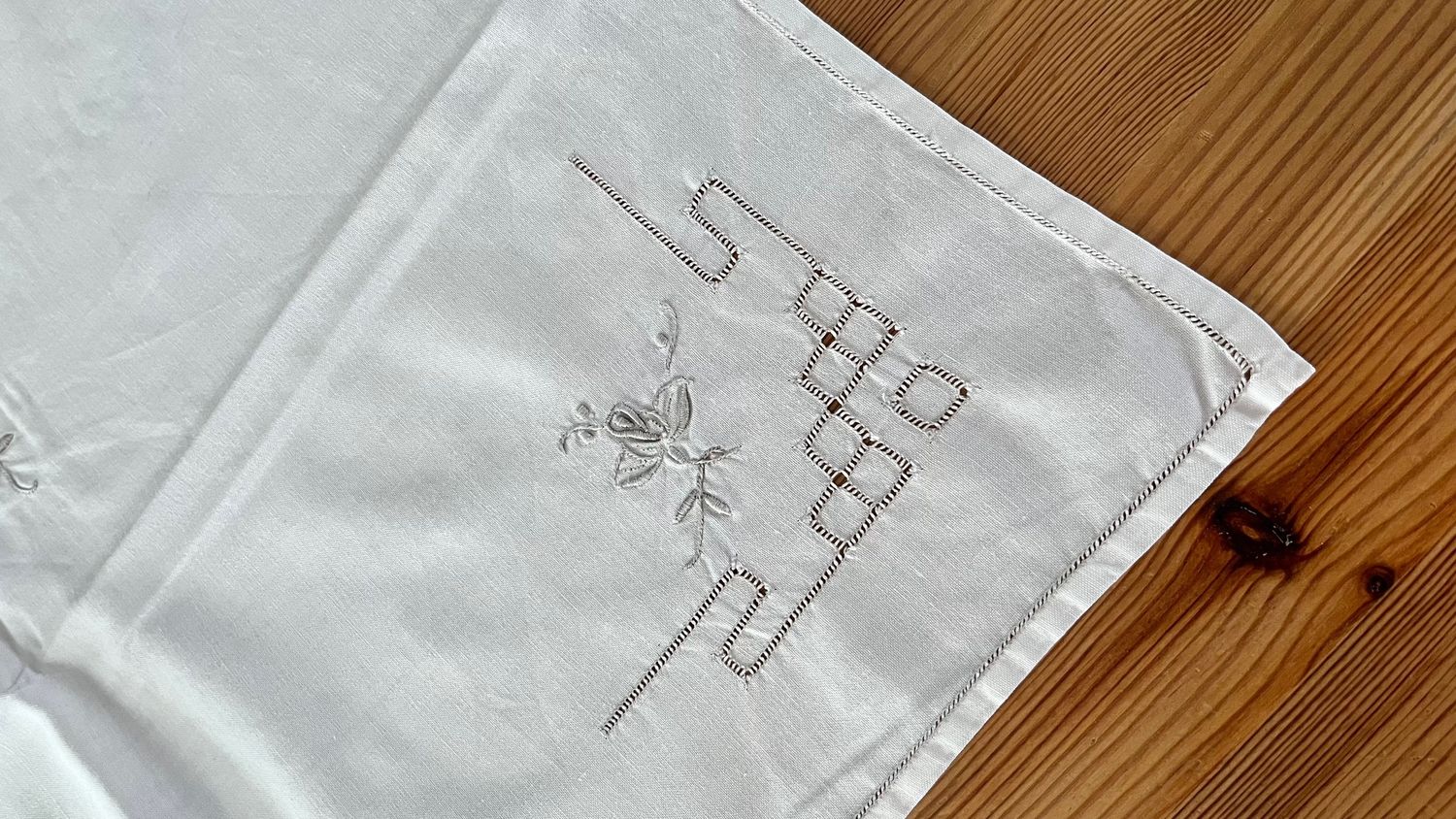 Obrusik skromna elegancja