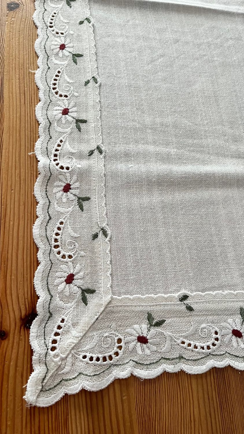 Obrusik z margerytkami