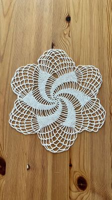 Serwetka szydełkowa (R1009)