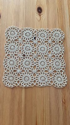 Serwetka szydełkowa (R1025)