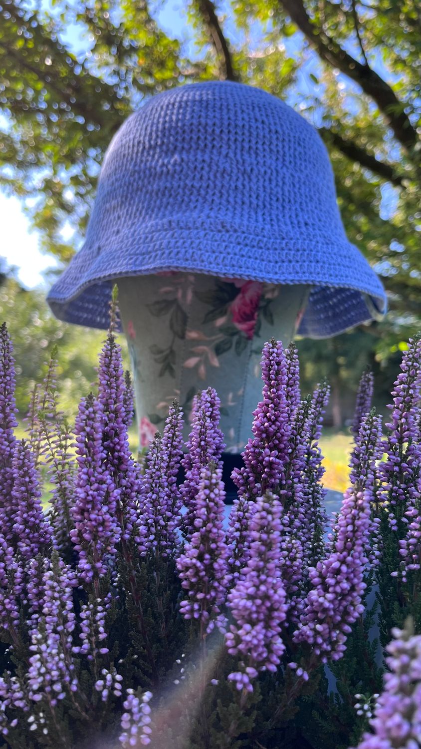 Wrzosowy bucket hat z bawełny - inny wzór z każdej strony (HMZ1023)