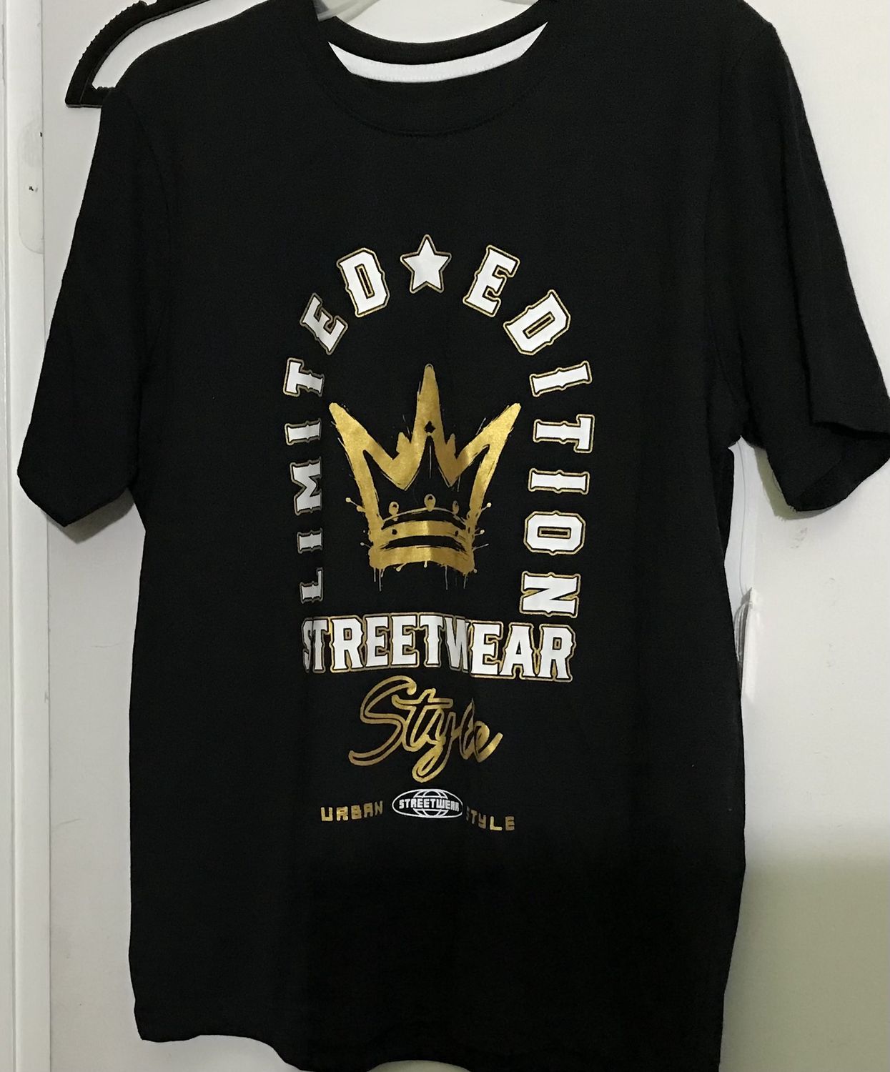 Boys tshirt black size 10/12