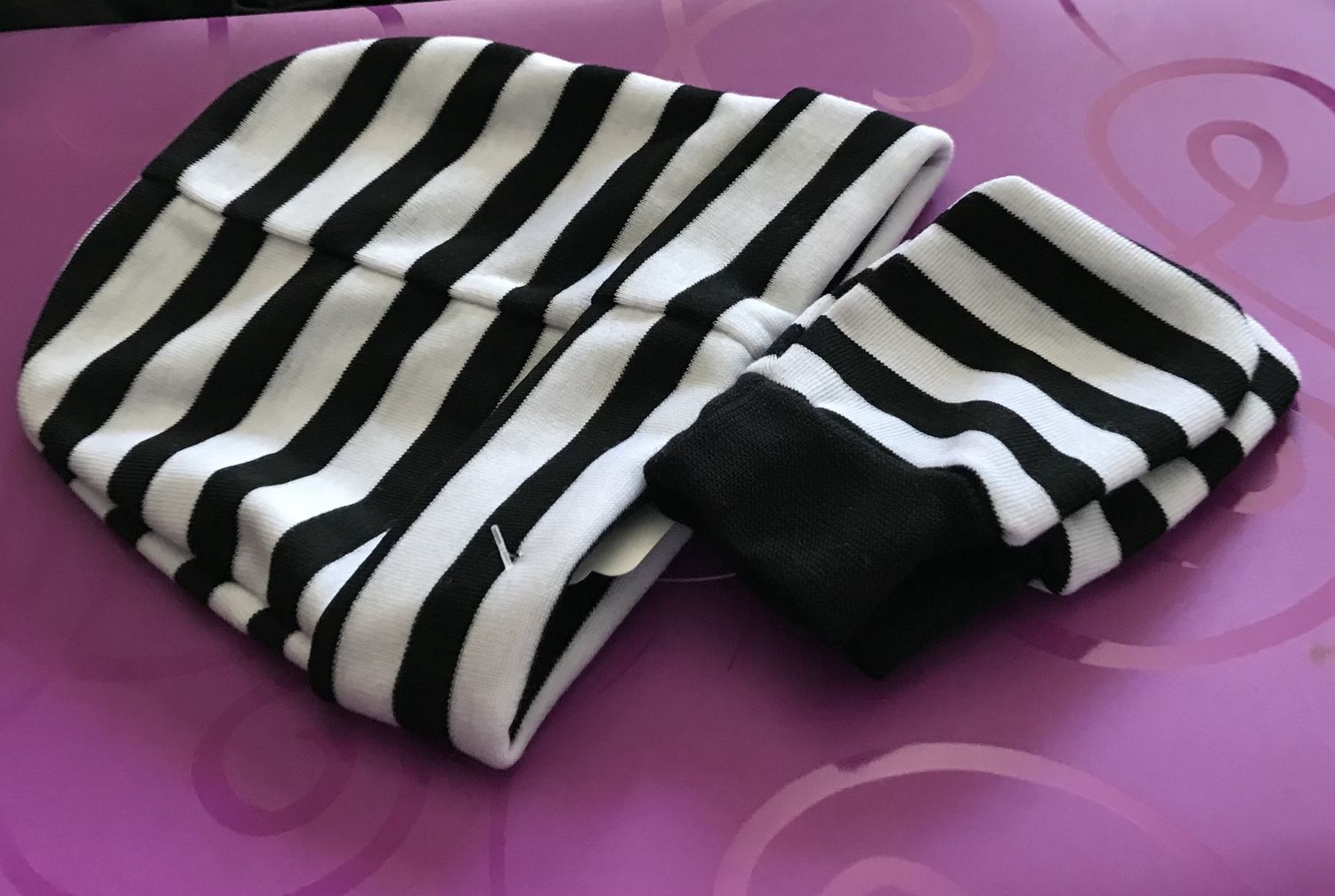Baby hat with socks bulk and white stripes