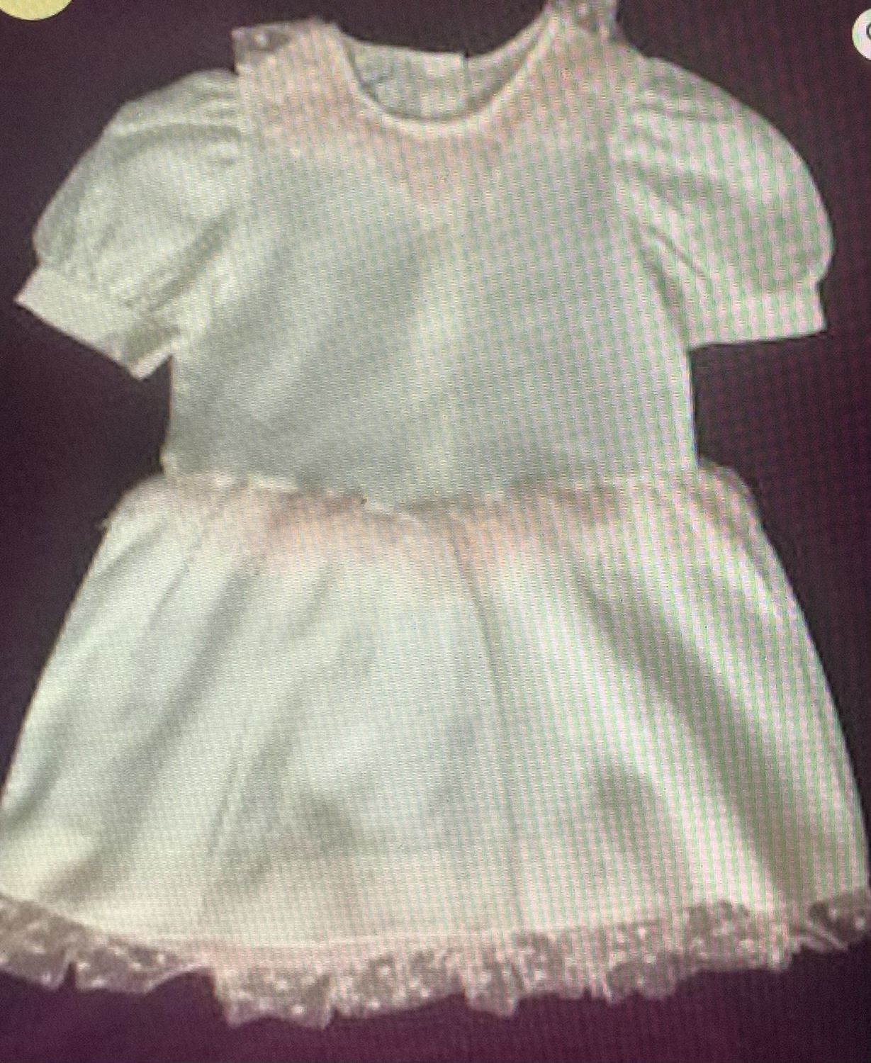 Gil’s white/pink dress