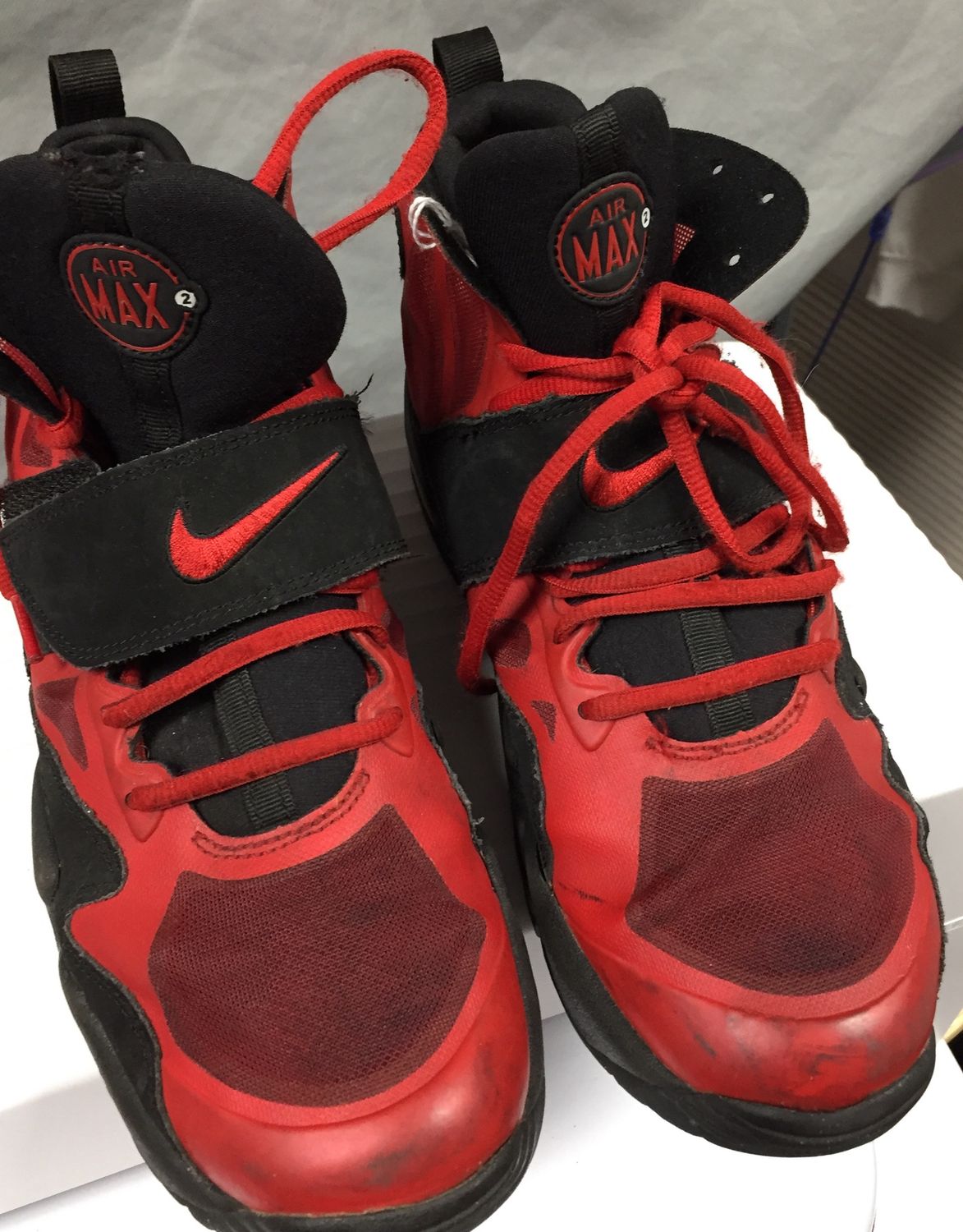 Nike Air Sneakers (pre-owned)White . Size 7Y