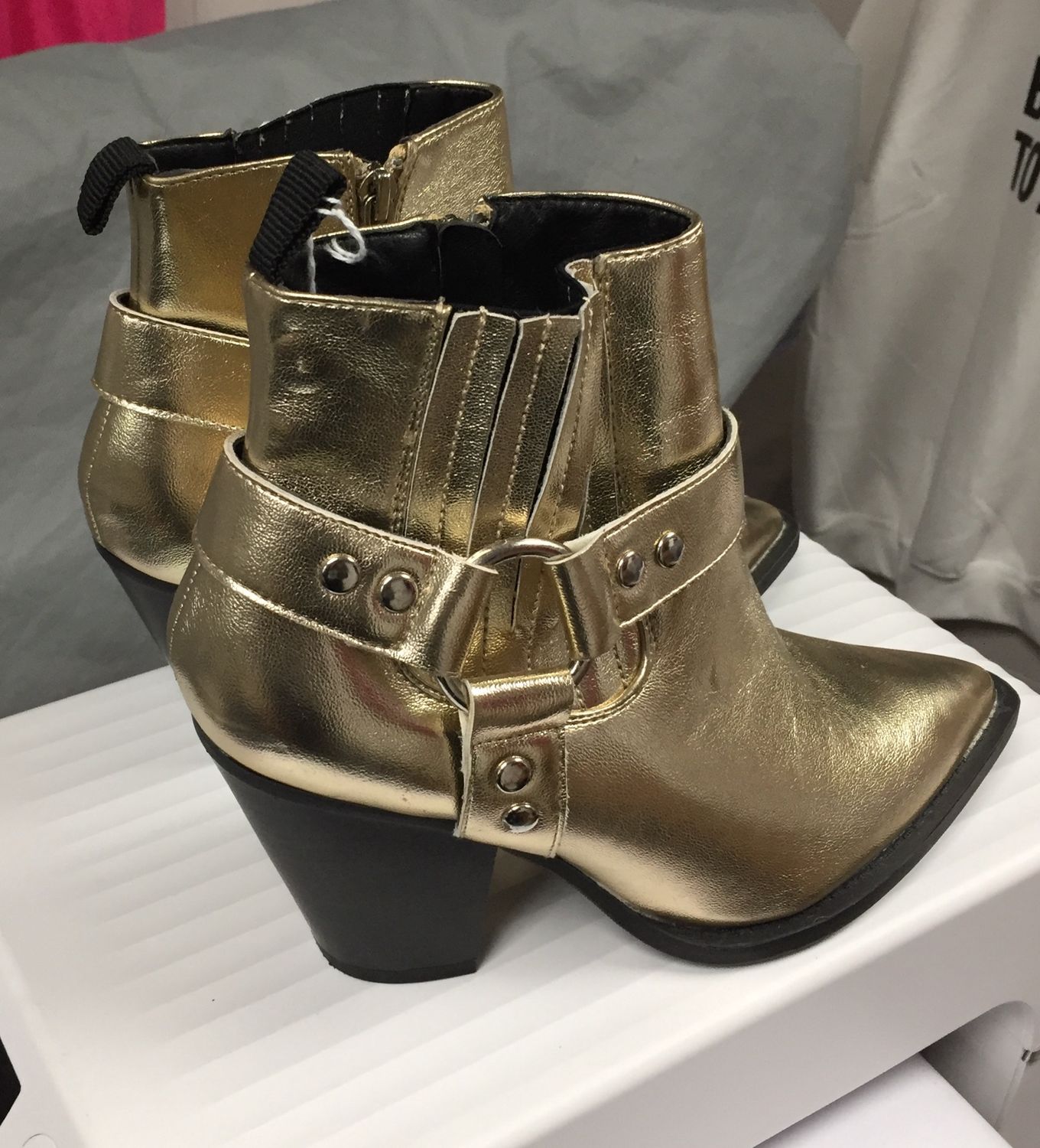 Fashion Nova Shoe ( Pre-Owned)size 9