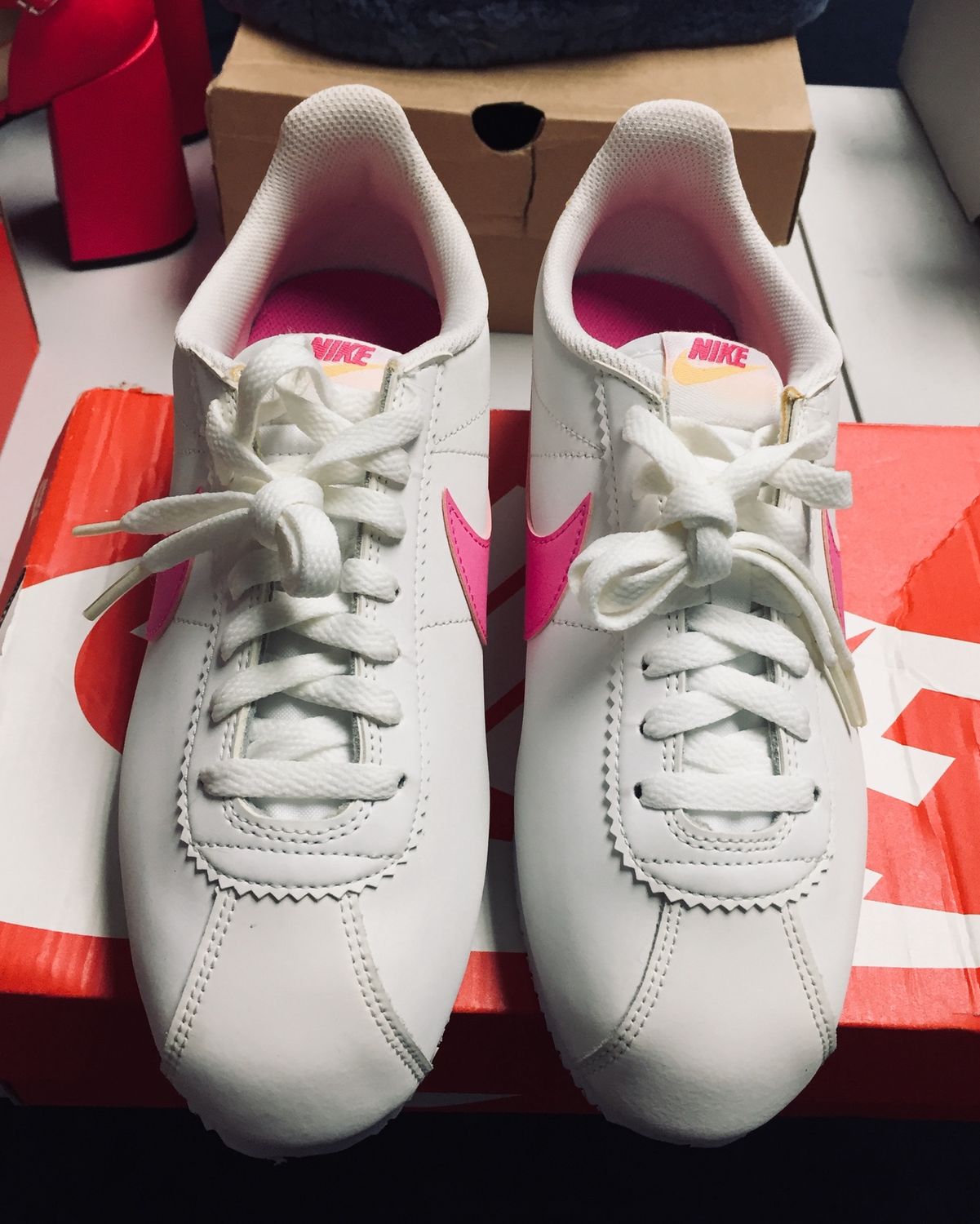 Nike Shoe(Pre- Owned) size 9.5