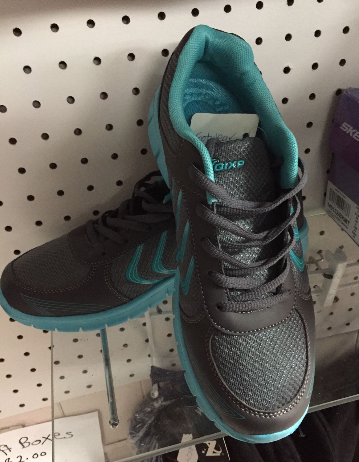 Women’s sneakers size 9 New