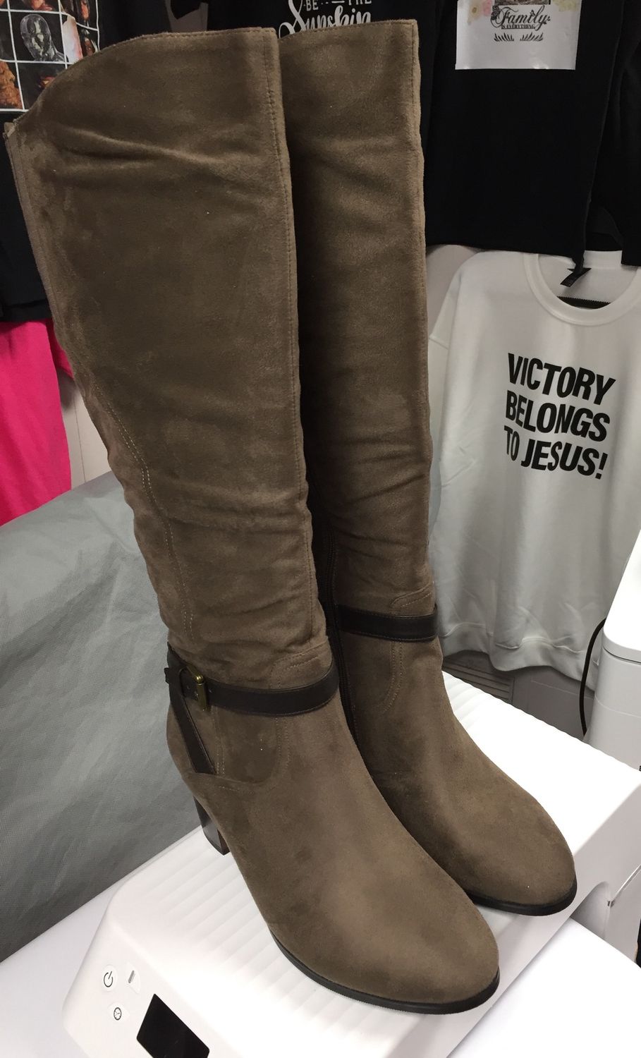 Women Boots Brown size 8.5 New