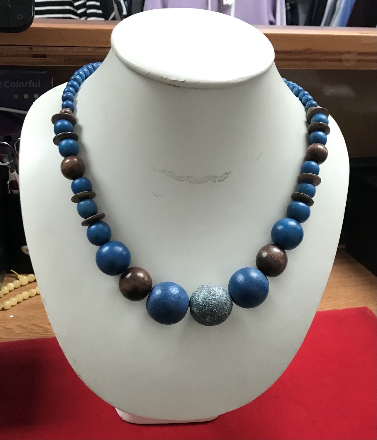 Beautiful Costume Jade/Brown  Necklace 24 inches