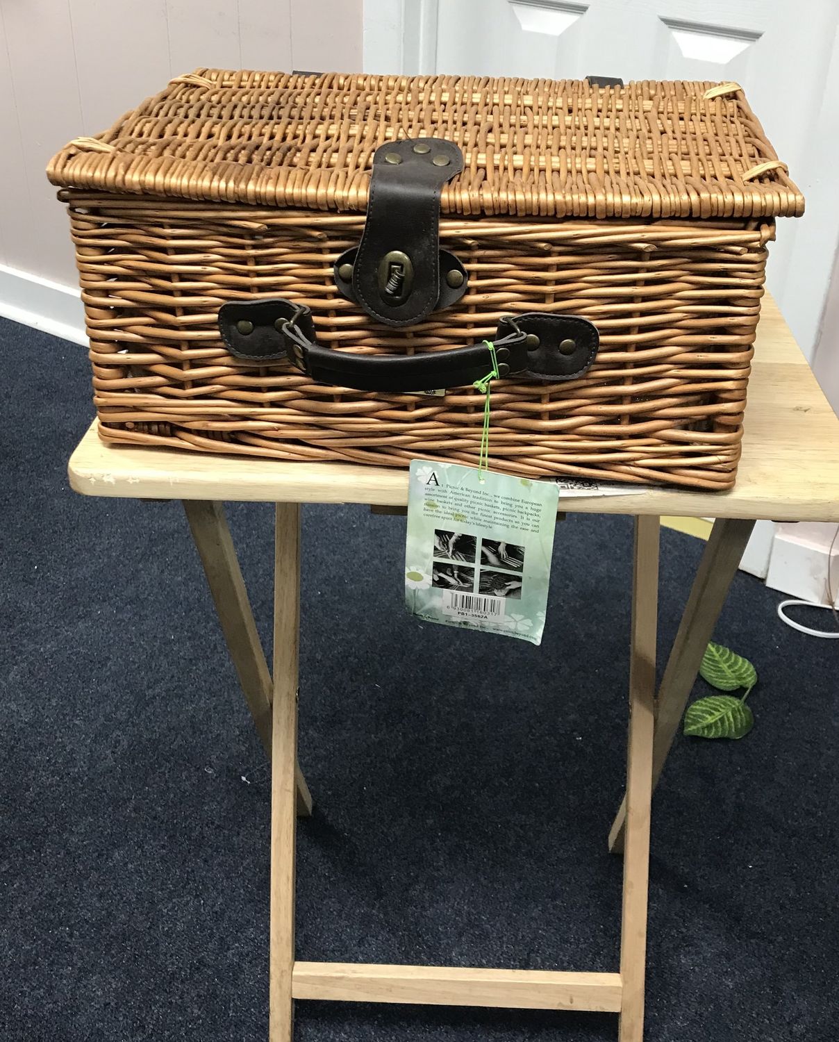 Picnic Basket with complete cutlery for 2