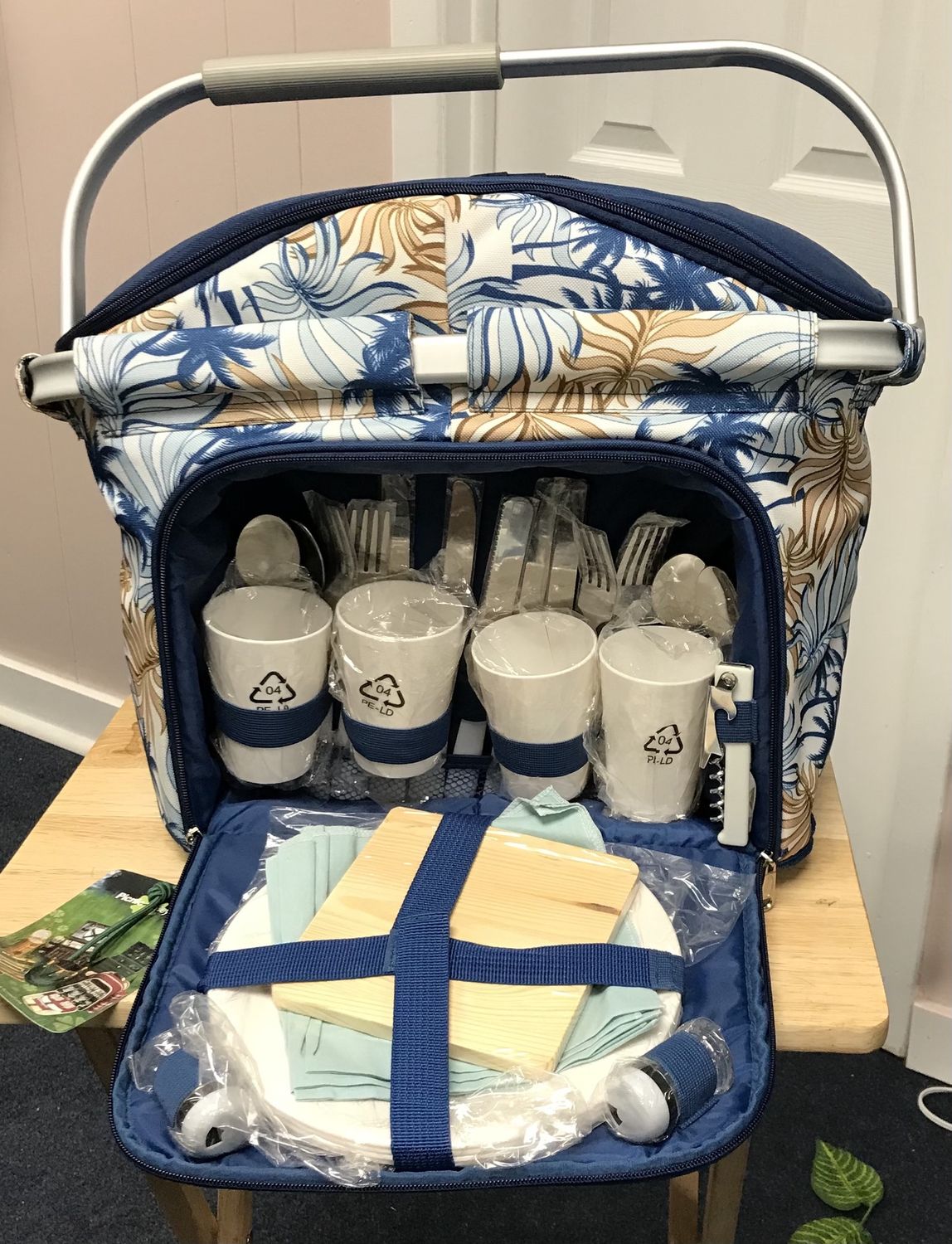 Picnic Bag with complete cutlery set for 4 people