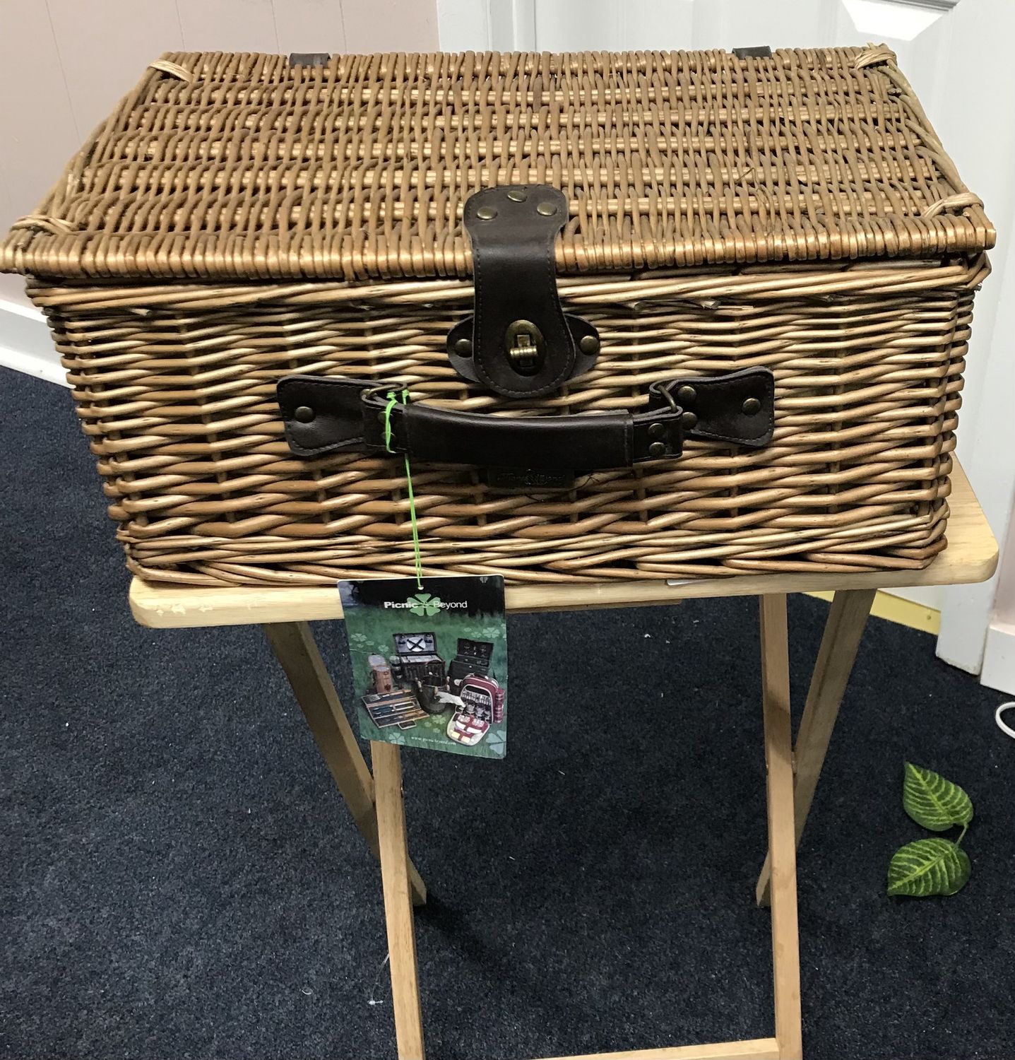 Picnic Basket with complete cutlery set for 4.Vintage