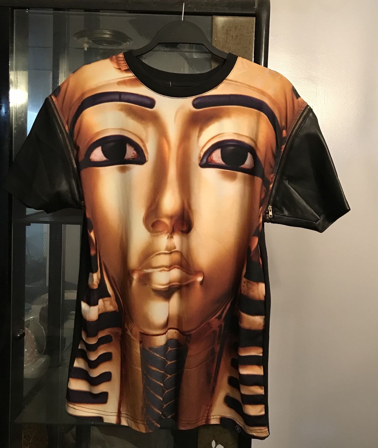 Mens design Short Sleeves zipped Top by HUSTON.Size Medium