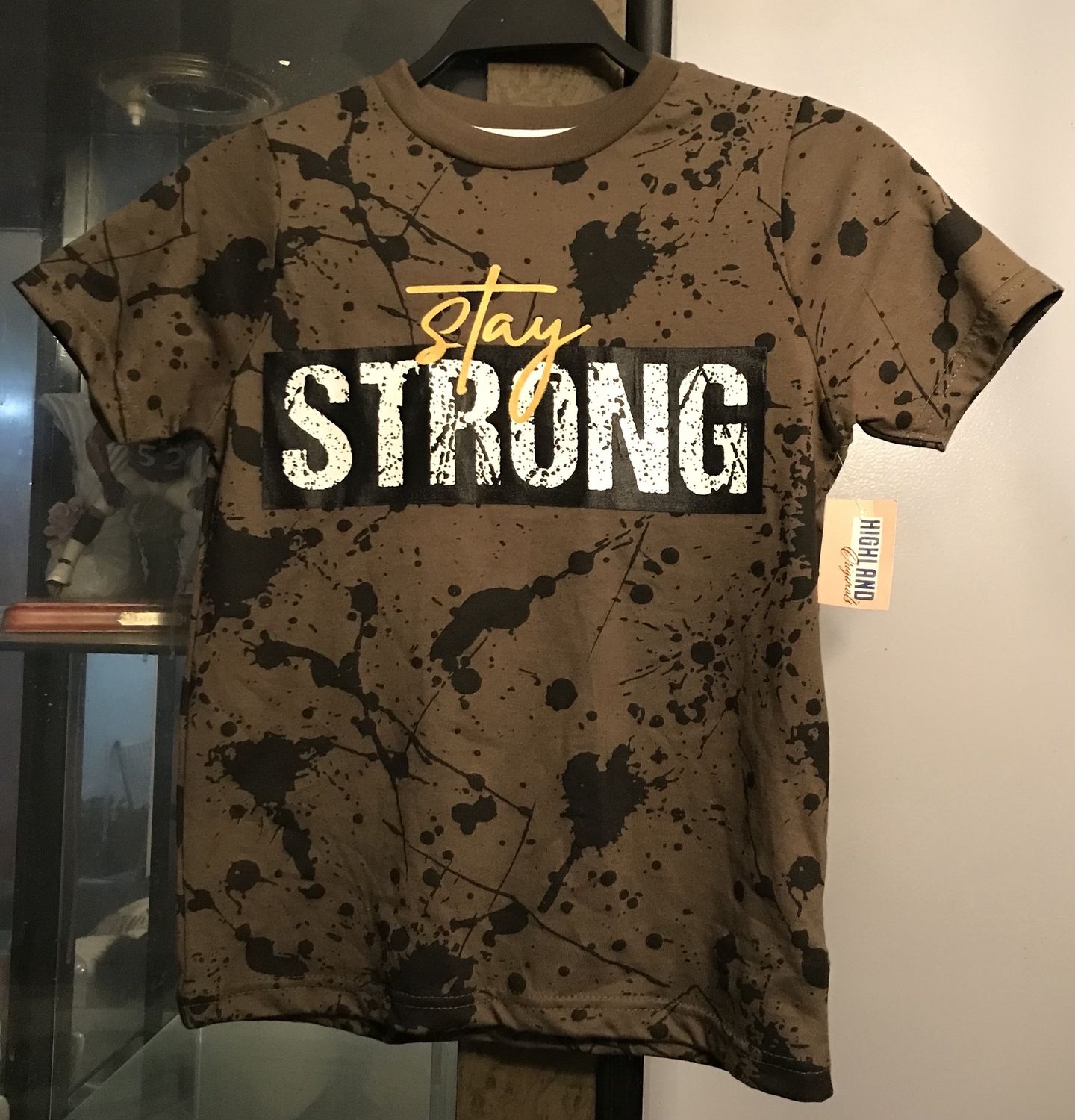 T-shirt boys:Strong Size 8