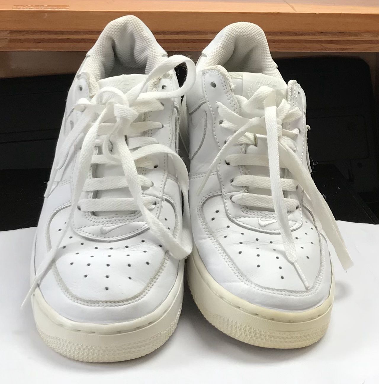 Nike Air Sneakers Lace up 6.5 White