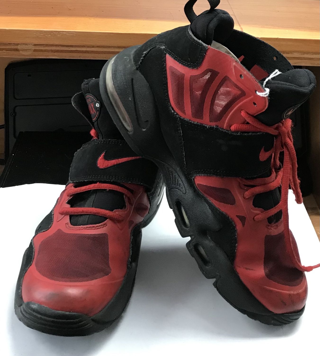 Nike Air Sneaker Red/Black(Pre-Owned)7Y