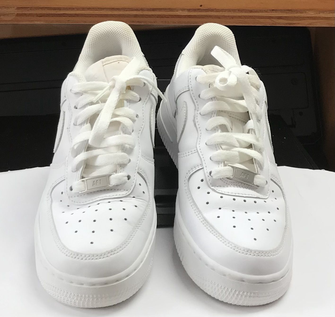 Nike Air Sneakers  Pre-Owned Size 7