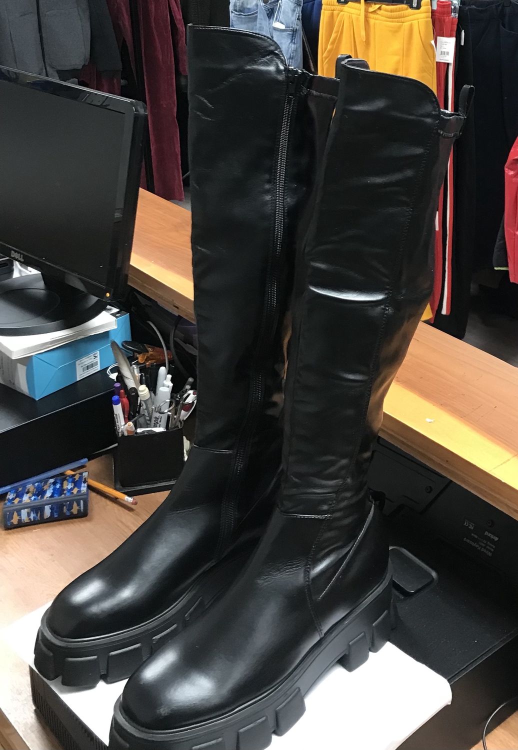 Above Knee Woman’s Boots black