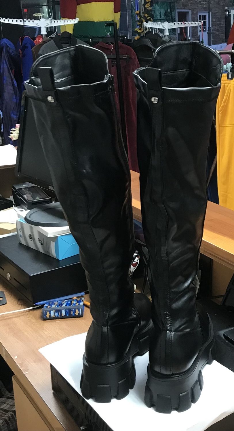 Above Knee Woman’s Boots black