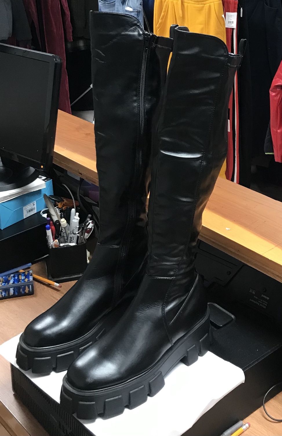 Above Knee Woman’s Boots black