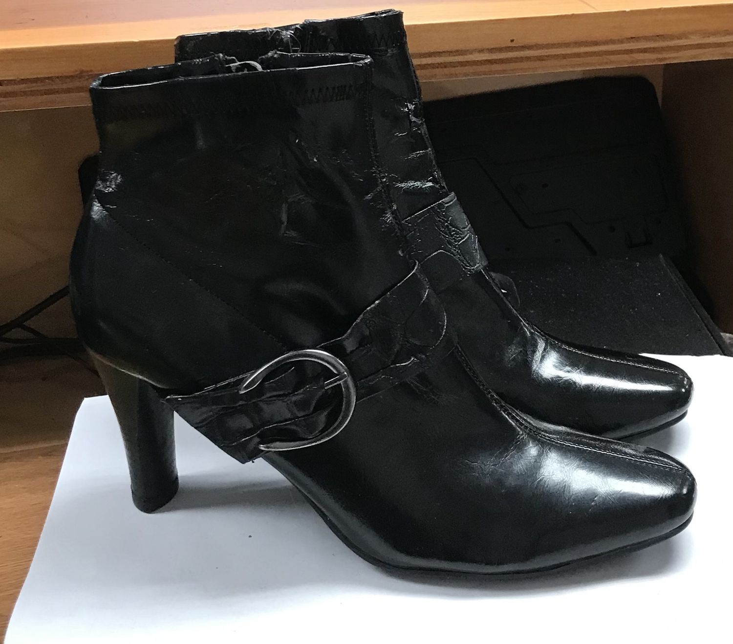 Women’s Shoe with side buckles size 9.5