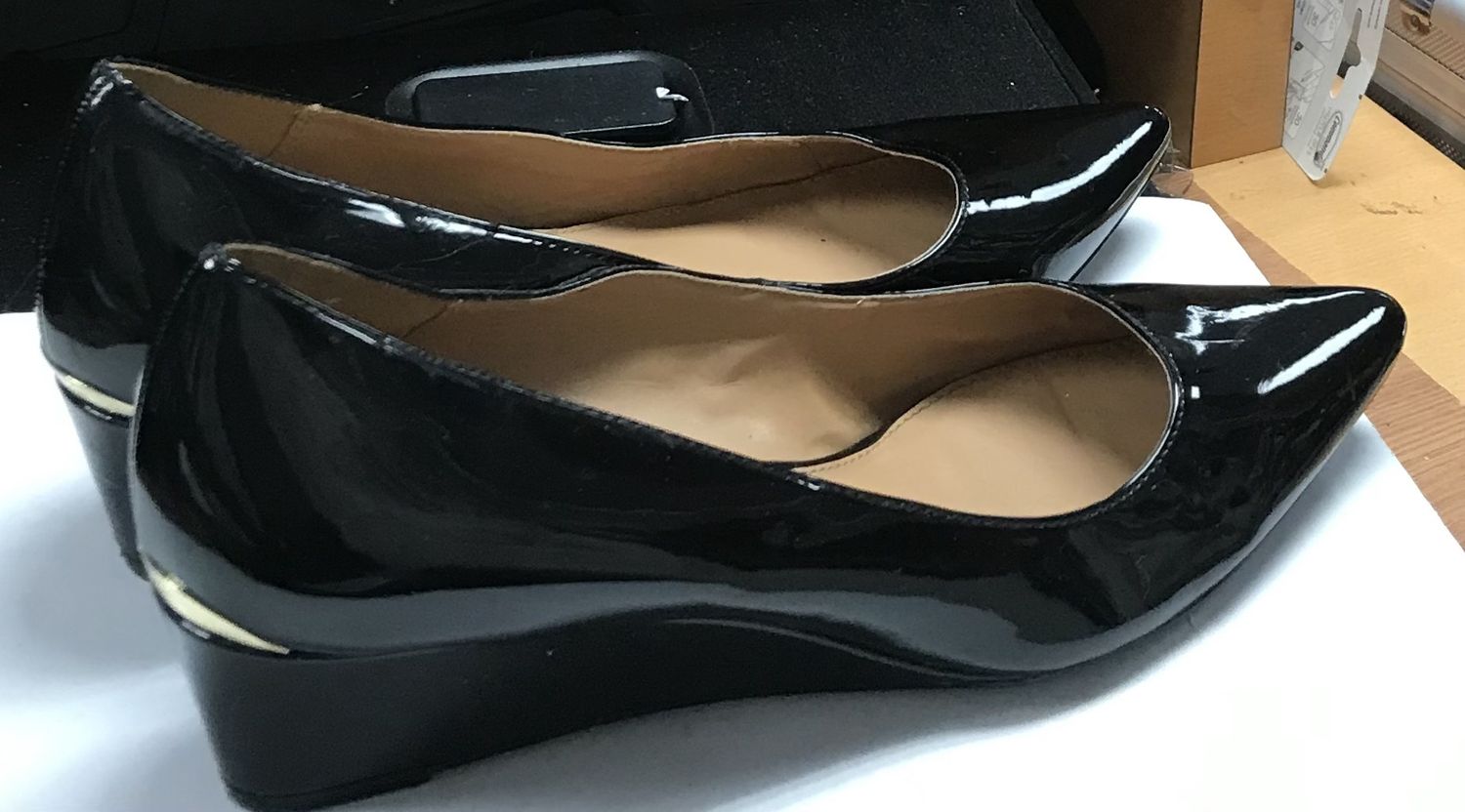 Calvin Klein Wedged   Size 9