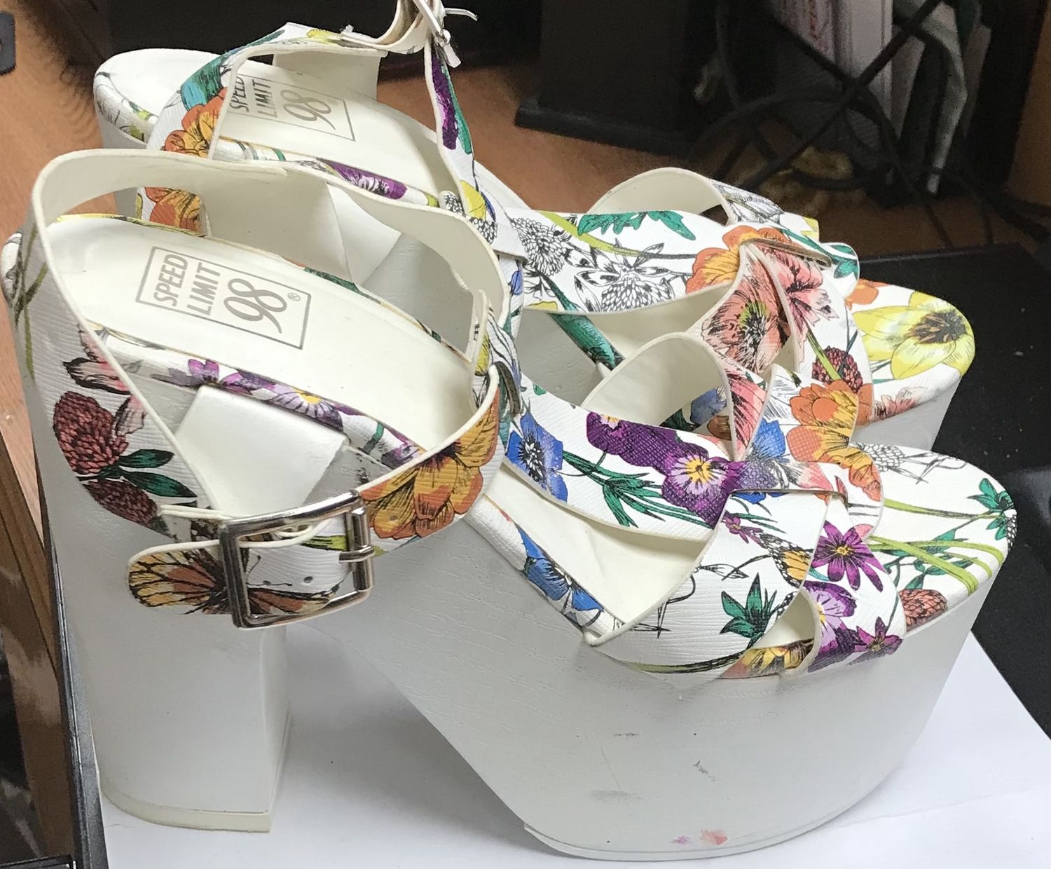 Lady’s Platform Shoes Speed Limits 98 size 9