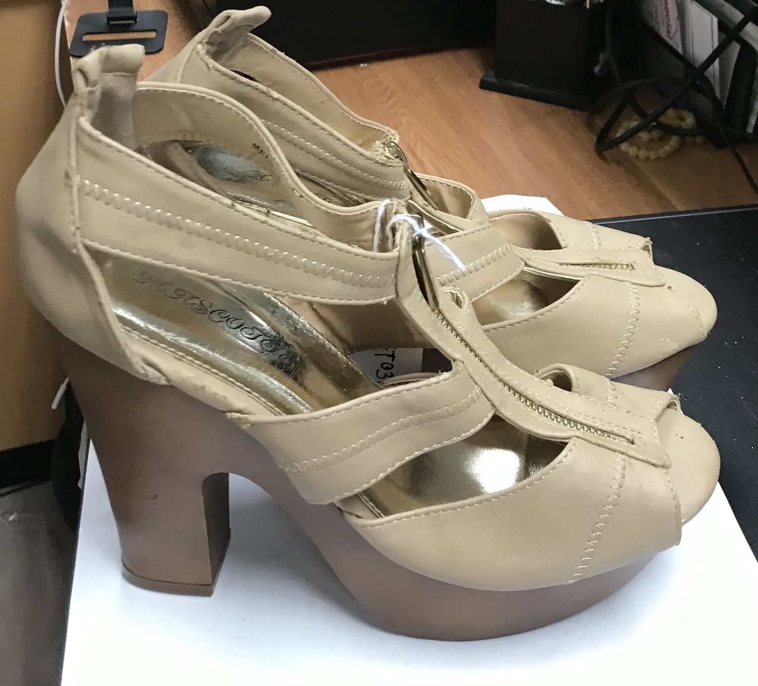 Lady’s Shoes BrownZipped UpperOpen Toes size 9