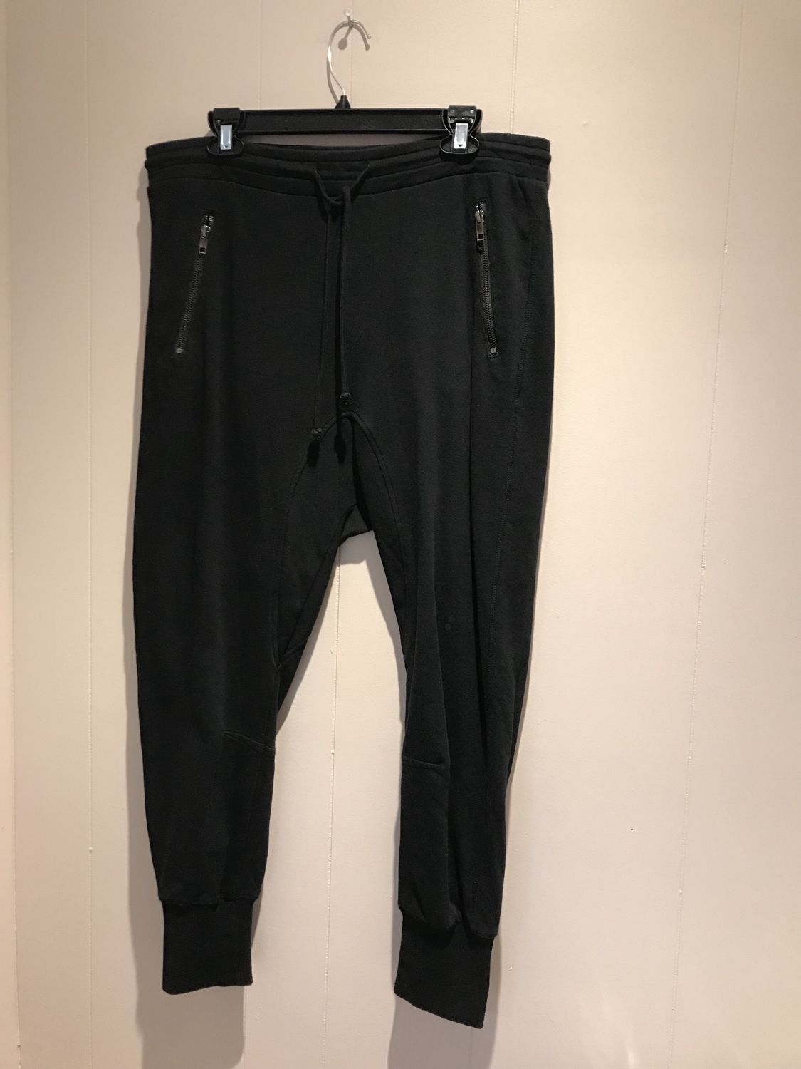 Sweat pants by DIVIDCD M