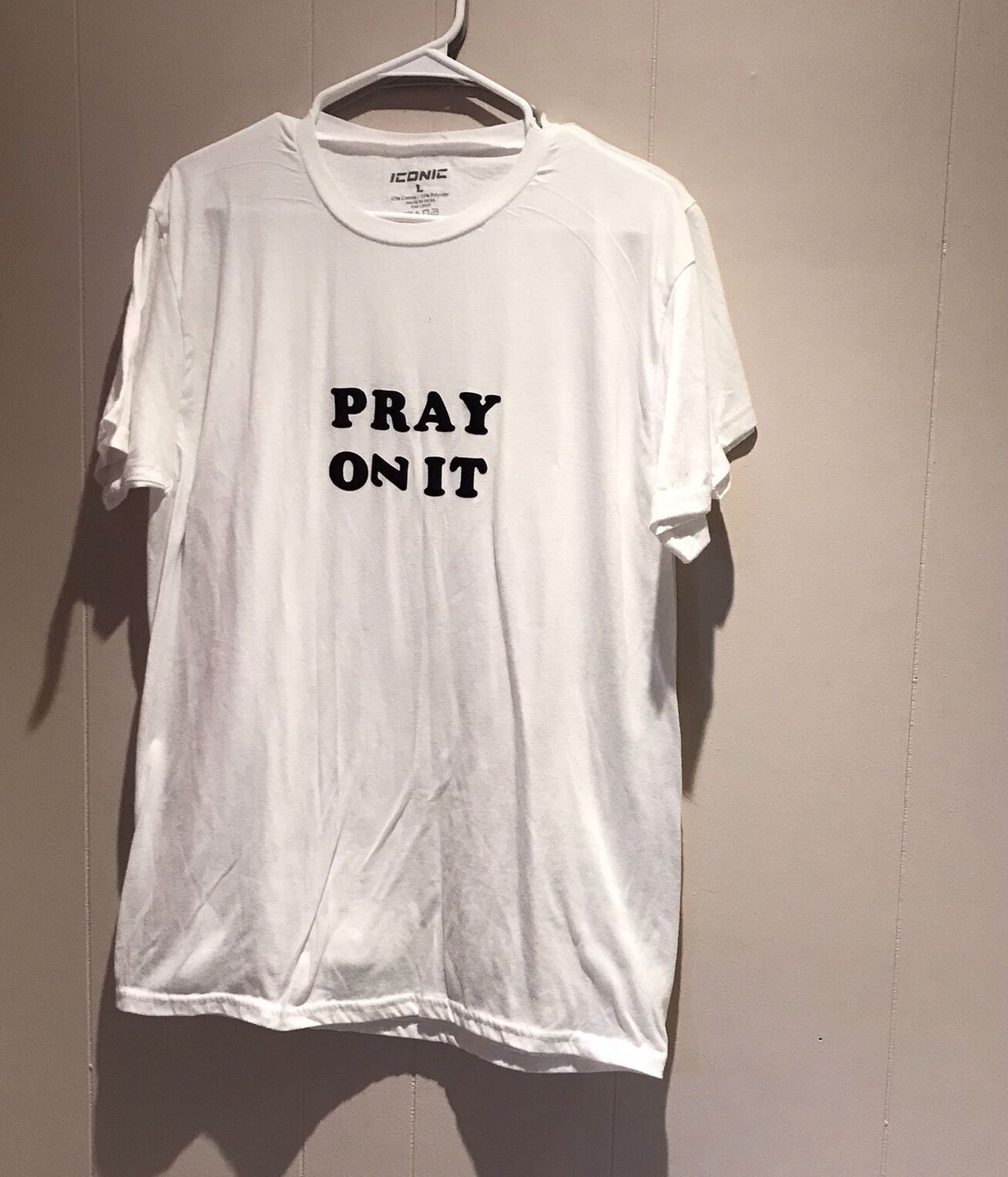 Design T-shirt Pray On It