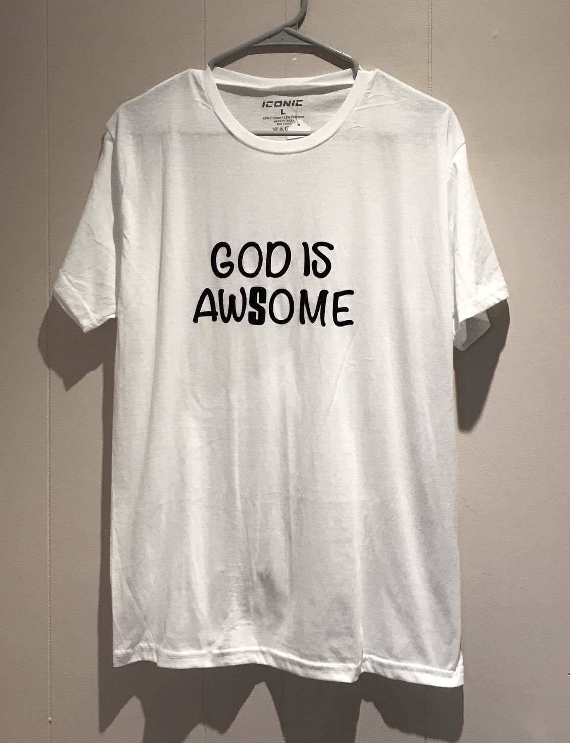 Design T-shirt God is Awesome Large