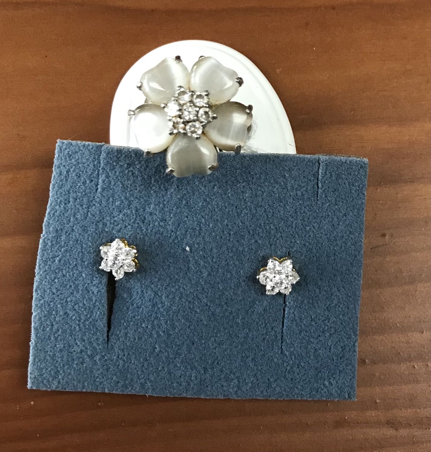 Lady’s stud earring and Silver Ring with pearls Size 7