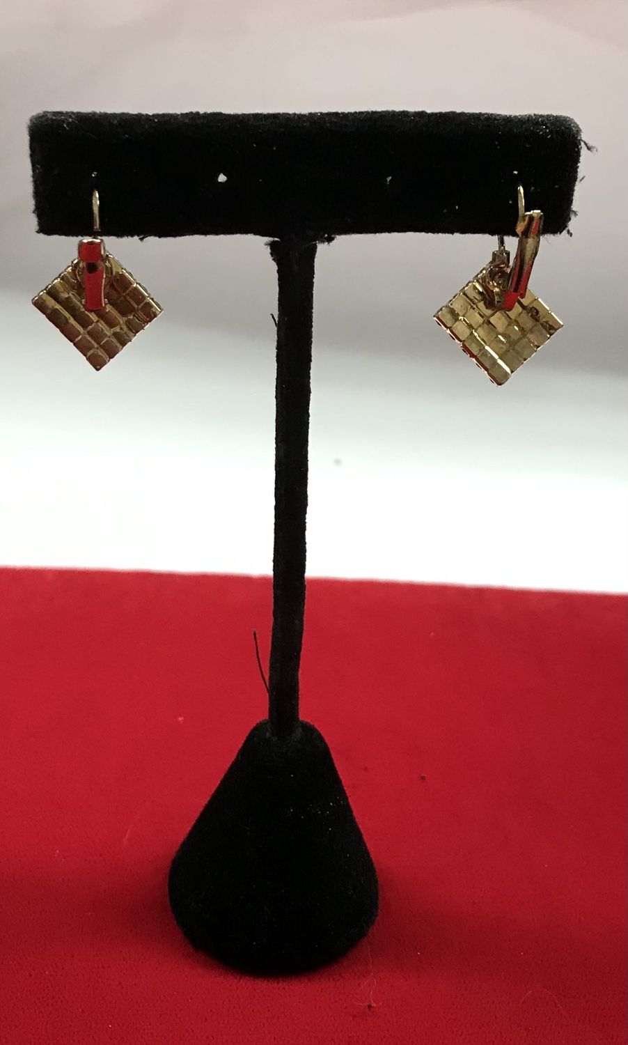 Fashion hooked Earrings with Green Gemstones