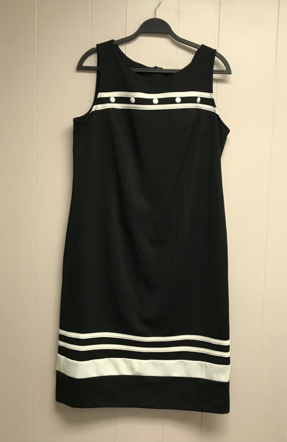 Women’s Dress Sleeveless by Maya Brooks  14W