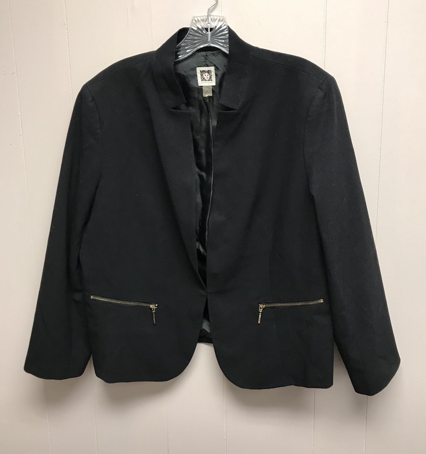 Lady’s Blazer with 2 Front Zipper Pockets Size Large
