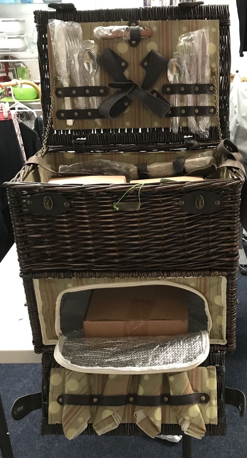 Picnic Basket for 4 with Complete cutlery set. Shoulder Strap. Large with  Insulated compartment