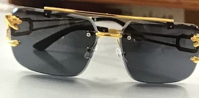 See the world in a new light with this frameless Sunglasses -2