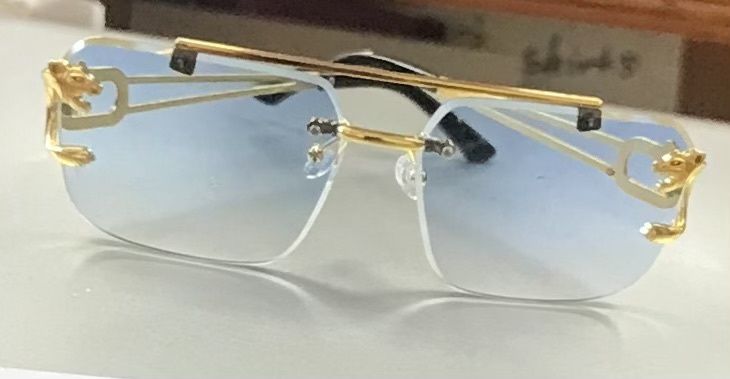 See the world in a new light with this frameless Sunglasses-4