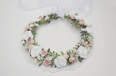Wianek komunijny biel , pudrowy róż, zieleń