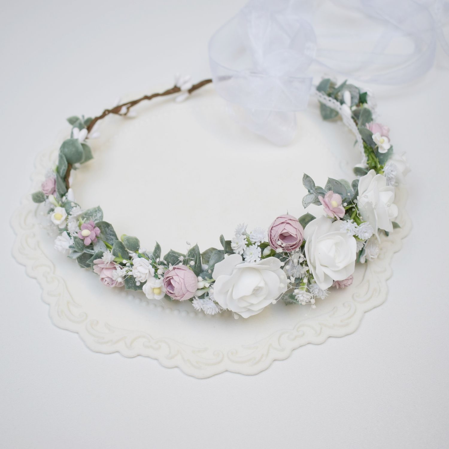 Wianek komunijny  biel fioletowo liliowy, eukaliptus.