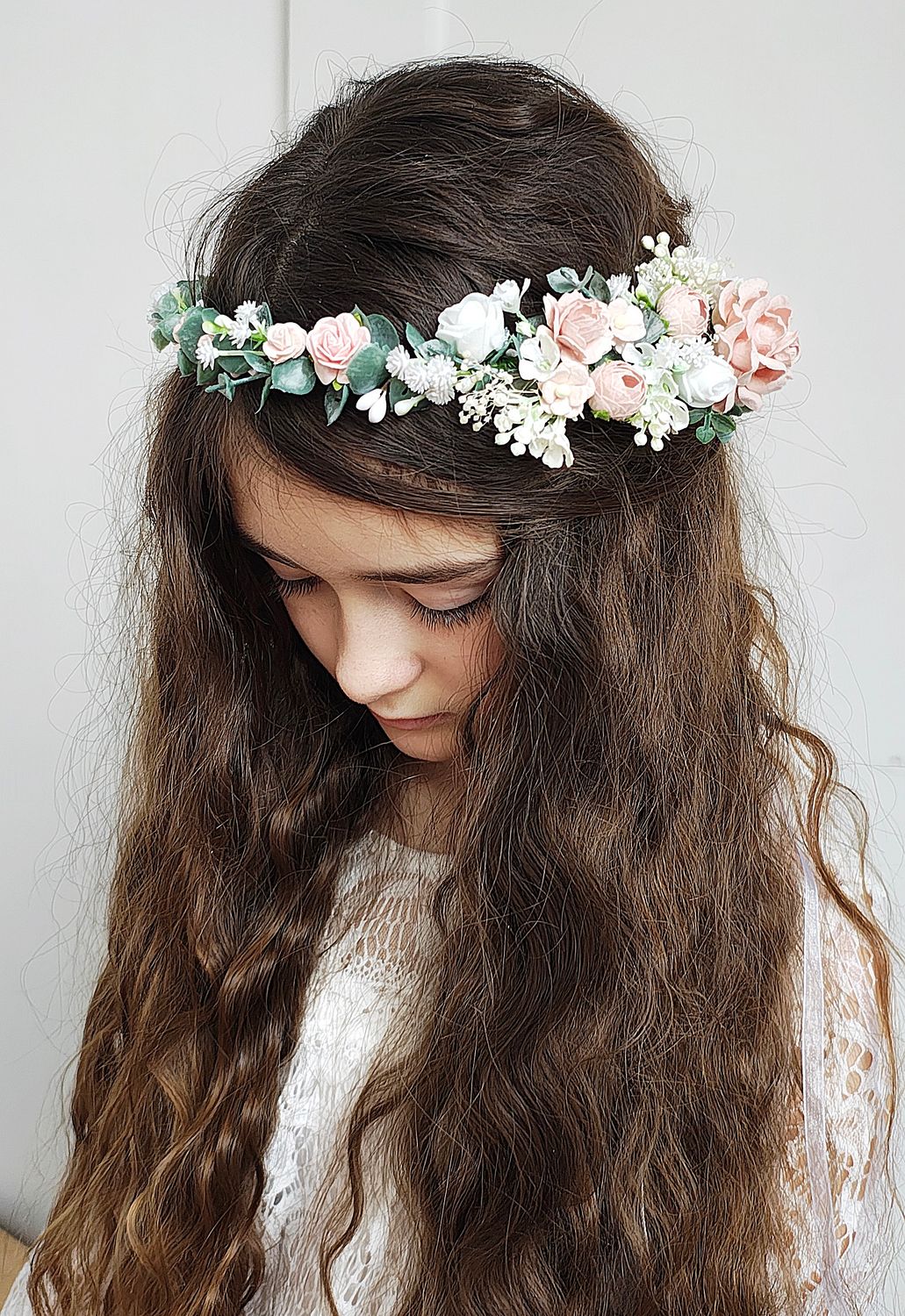 Wianek komunijny biel, ivory,  asymetryczny eukaliptus różyczki