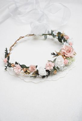 Wianek komunijny biel  pudrowy róż, zieleń eukaliptusa, złoto