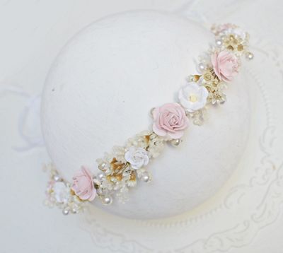 Wianuszek boho z perełkami pudrowy róż, biel