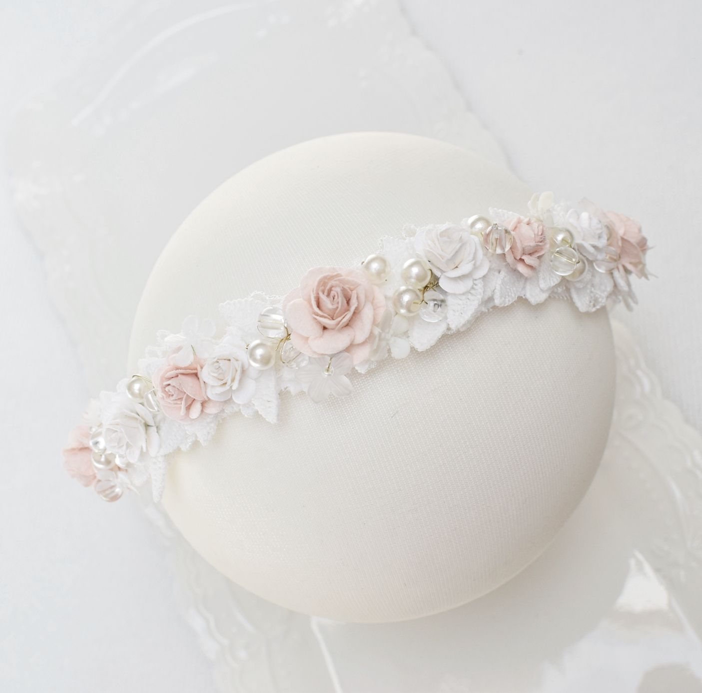 Wianek dla dziewczynki, Wianek na chrzest "Angel" kremowa biel pudrowy roż