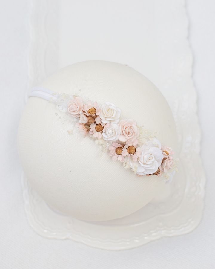 Wianuszek na chrzest boho suszone naturalne kwiatki, kremowa biel pastelowy róż