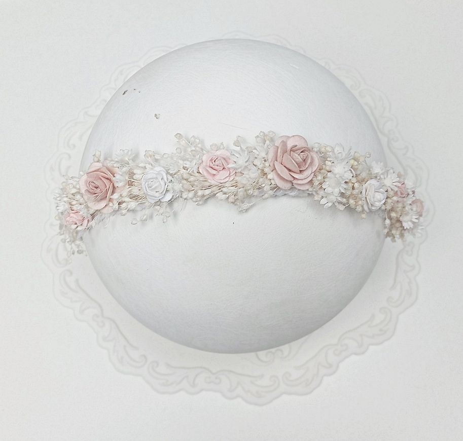 Wianuszek boho z perełkami pudrowy róż, biel