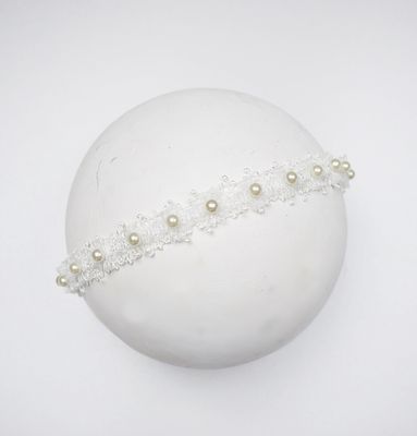 Delikatna ażurowa z perełkami śmietanka